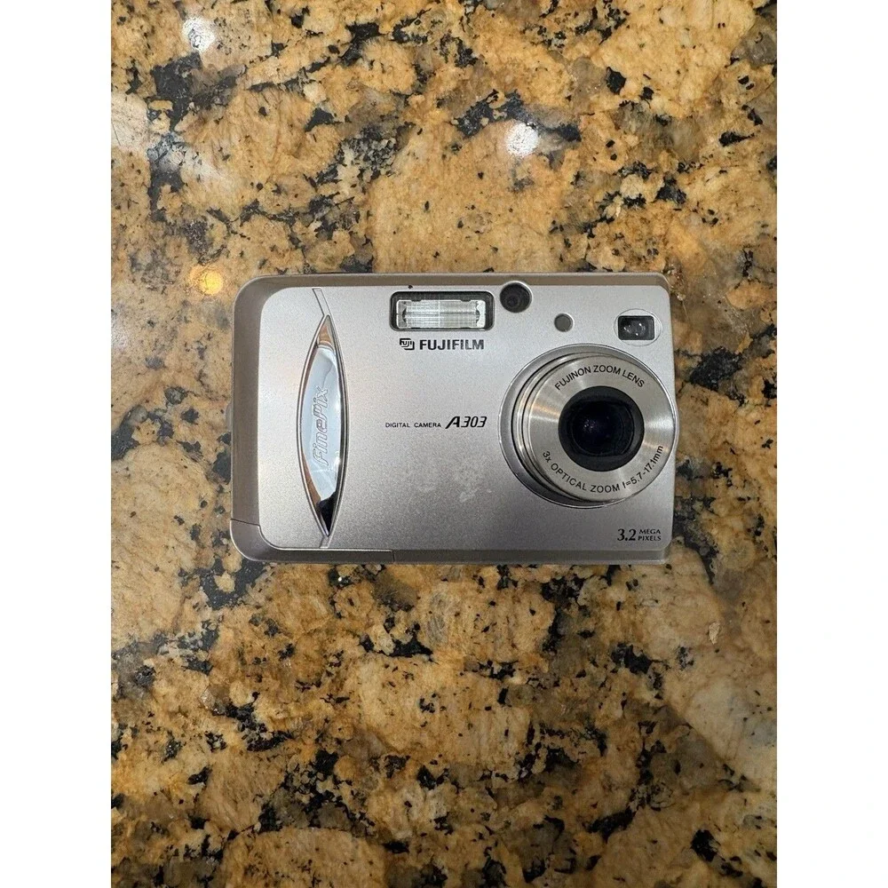 Vintage Fujifilm FinePix A Series A303 3.2MP Digital Camera - Working